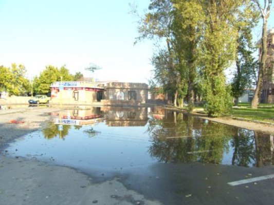 Staţiunea Mamaia îşi plânge de milă: construcţii, gunoaie şi nostalgici rătăciţi în peisaj